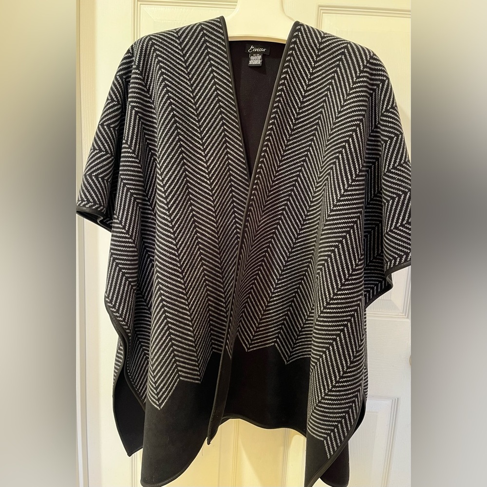 Women’s Eivissa Super Soft Fleece Backed Poncho Shawl Herringbone-One Sz- Black